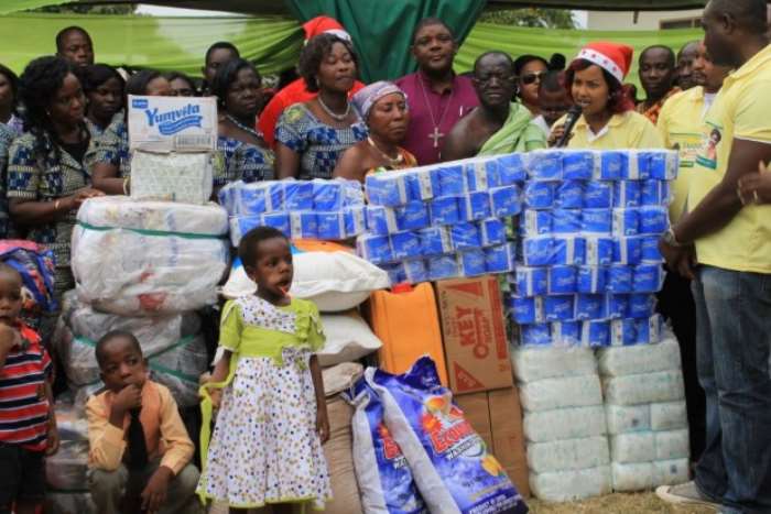 actress nana ama mcbrown celebrates new year with children of mampong babies home 11