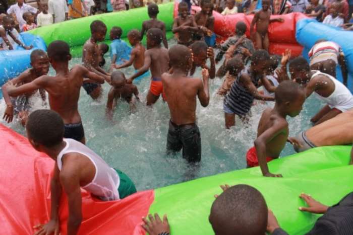 actress nana ama mcbrown celebrates new year with children of mampong babies home 31