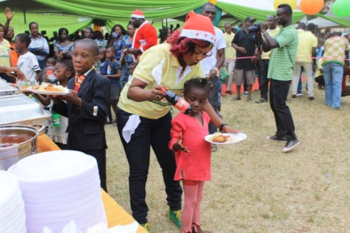 actress nana ama mcbrown celebrates new year with children of mampong babies home 4