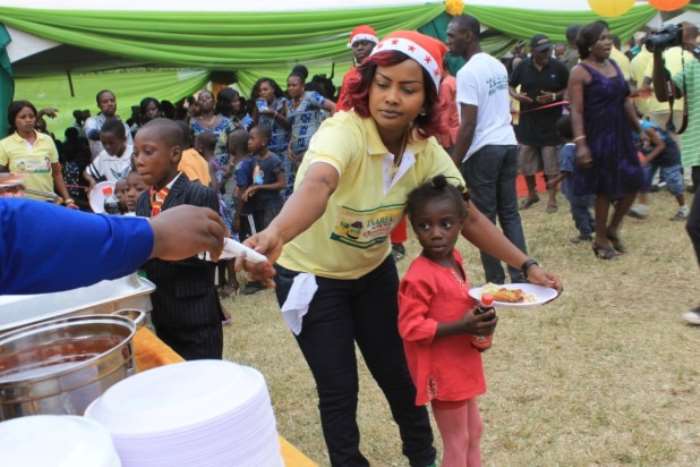 actress nana ama mcbrown celebrates new year with children of mampong babies home 5