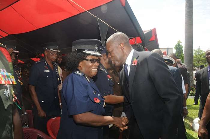 VEEP KWESI AMISSAH-ARTHUR IN CHAT WITH SOME SERVICE PERSONNEL.