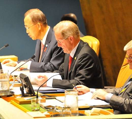 UN SECRETARY GENERAL BAN KI-MOON (FAR LEFT) ADDRESSING THEUN GENERAL ASSEMBLY ON AIDS. ON HIS RIGHT IS THE PRESIDENT OF THE GENERALASSEMBLY.  Photo credit: Office of the Vice President