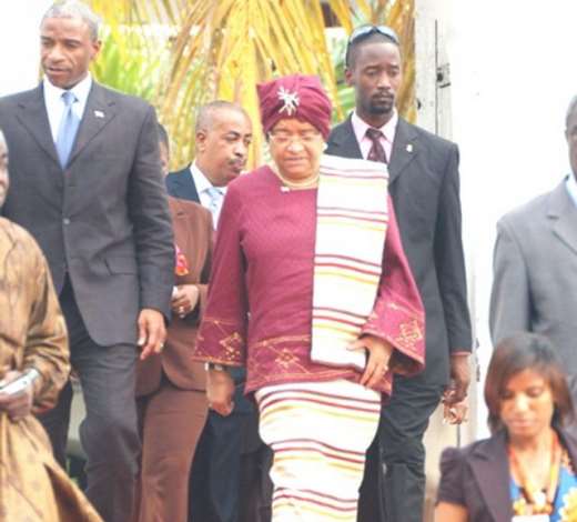 MRS JOHNSON-SIRLEAF, LIBERIAN PRESIDENT, LEAVING THE CASTLE, OSU AFTER MEETING WITH PRESIDENT MILLS