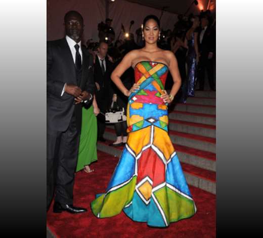 Djimon and Kimora (looking mighty colorful) were spotted at the Metropolitan Museum of Art Costume Institute Gala “Superheroes: Fashion And Fantasy” on May 5, 2008 in New York City. She doesn’t look pregnant to me.