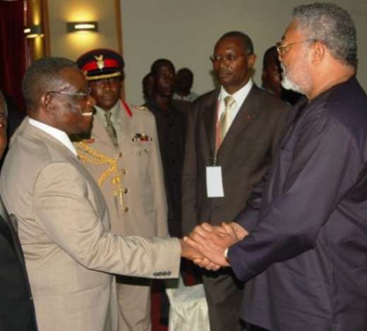 DSC 7378 PRESIDENT MILLS IN A HANDSHAKE WITH FORMER PRESIDENT RAWLINGS