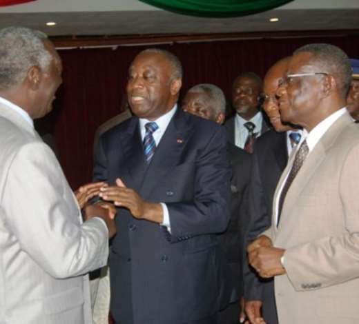DSC 7383 FORMER PRESIDENT KUFUOR CONVERSING WITH PRESIDENT GBAGBO WITH PRESIDENT MILLS LOOKING ON