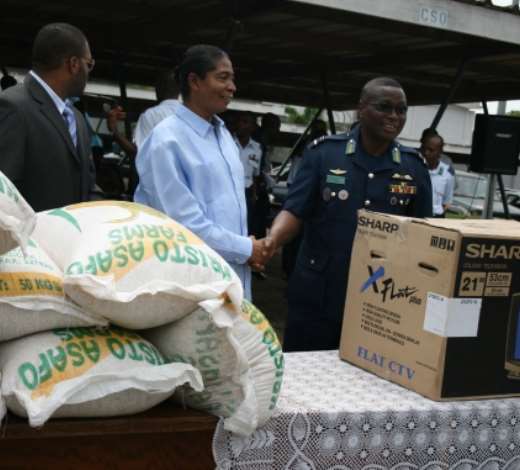 Dr Apostle Kwadwo Safo, founder of Kristo Asafo Church, presenting items to Air Force Marshall Micheal Samson Oje, Chief of Air Force Staff, looking on are other Air Force officers.  Credit GNA Photos