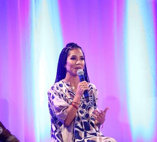JHENE AIKO.