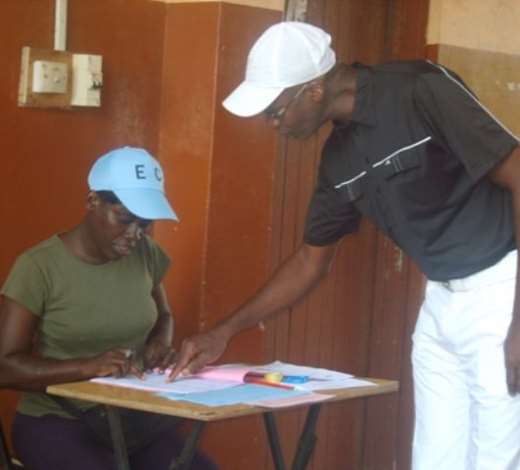 Mr Kwesi Amoafo-Yeboah, Independent Presidential Candidate pointing out his name in the voters register