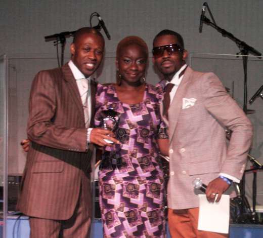 SHOGGY TOSH COLLECTING HIS AWARD FROM LOLA OLUBADEJO & VITAL OHTV