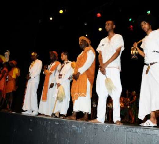 MR EA CONTESTANTS IN TRADITIONAL