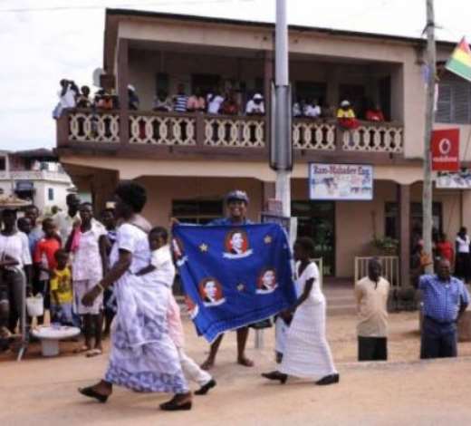 Supporters of US President Barack Obama lined the motorcade route and cheered as President Obama passed by in Cape Coast, Ghana, 11 July 2009. President Obama is spending the day in Ghana addressing Parliament, visiting a maternal health program and touring Cape Coast Castle. EPA/SHAWN THEW