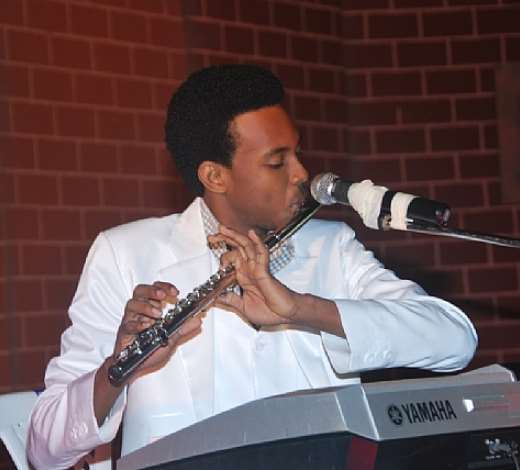 EDDIE IZYCS PERFORMING A JAZZ PIECE