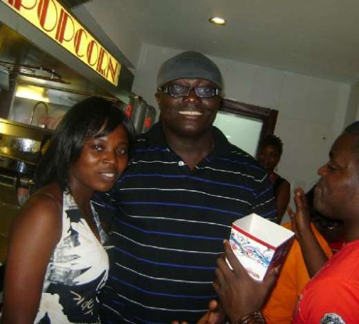 BOLA RAY WITH FANS