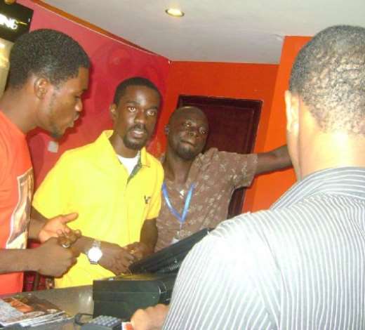 SARKODIE SERVING FANS