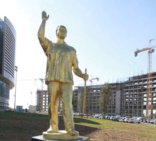 The 3.5 metre bronze statue of Dr Nkrumah