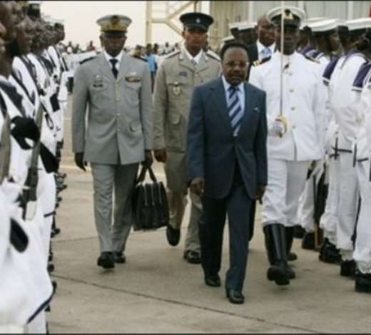 Gabonese President Omar Bongo (C) reviews an honour guard on his arrival at Accra airport 5 March. African leaders were pouring into the Ghanaian capital Accra ahead of 50th anniversary celebrations Tuesday of the countrys independence from Britain(AFP/File/Kambou Sia)