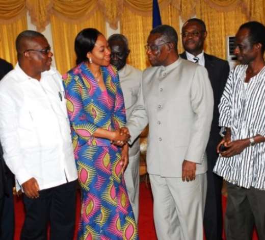DSC5073 PRESIDENT MILLS CONGRTATULATES MRS JEAN MENSAH FOR HER VISIT TO THE CASTLE WITH THE IEA DELEGATION