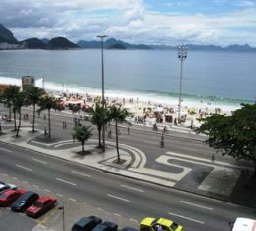 Copacabana, Avenida Atlntica, paved with black and white stones, designed by Burle Marx.