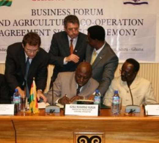 Alhaji Muhammad Mumuni, Ghana s Foreign Minister (right), signing the Agreement and Joint Declaration with Mr Avigdor Liberman, Deputy Prime Minister /Foreign Minister of Israel (left).