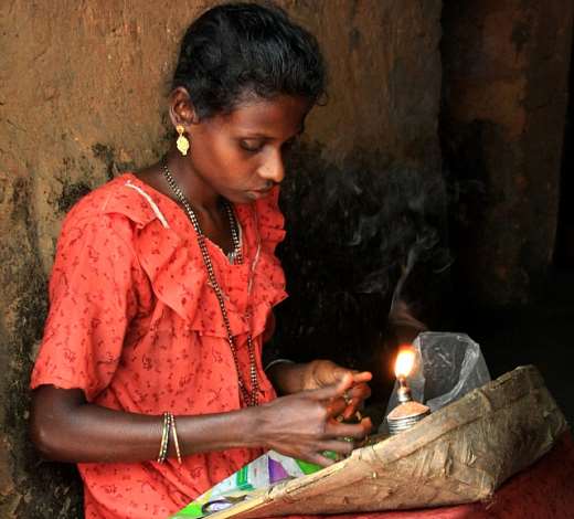SKDRDPEnabling the poor to make informed energy choicesWomen pilgrims at Dharmasthala