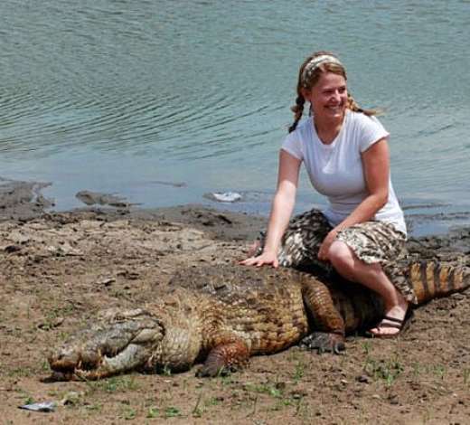 BIZARRE ATTRACTION FOR COURAGEOUS TOURISTS 01