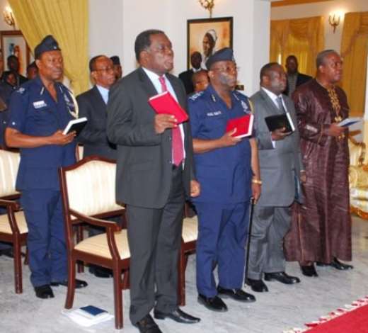 DSC 0415 PRESIDENT MILLS SWEARS IN POLICE COUNCILL