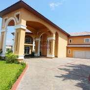 Luxurio 5 Bedroom House with Pool for s