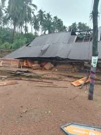 Oti Region: Rainstorm hits Kadjebi, 52 households, 15 stores, school affected  