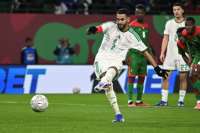 Mahrez penalty takes Algeria through to Cup of Nations last 16