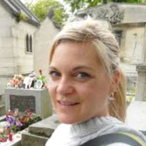 Dr. Jessica Junker, a leading primatologist