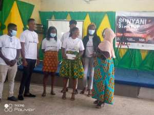 77202181004-h41o266fea-summit-news