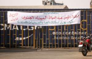 A banner in Arabic announcing the sit-in and blockade of the southern port is pictured at its main entrance in Port Sudan on September 20, 2021.  By Ibrahim ISHAQ (AFP/File)