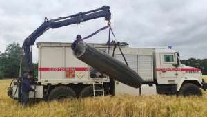 A crane lifts part of an unexploded missile from a a wheat field in UKraines Mykolaiv region, as a deal is due to be signed tounblock grain exports.  By STR (Ukrainian State Emergency Service/AFP)