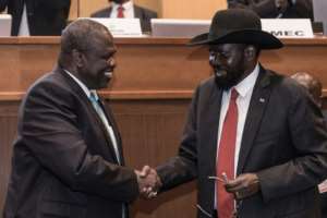 A deadline looms on Saturday for forming a unity government between President Salva Kiir, right, and his former deputy turned rebel leader, Riek Machar.  By YONAS TADESSE (AFP)