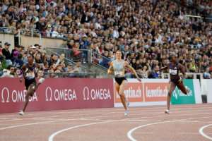 American Kayla White (L) beats Britains Amy Hunt (C) in the 200m.  By Stefan Wermuth (AFP)