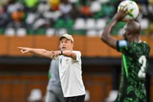 Benin coach Gernot Rohr gestures during the 2026 World Cup qualifier against Nigeria in Abidjan.  By Issouf SANOGO (AFP)