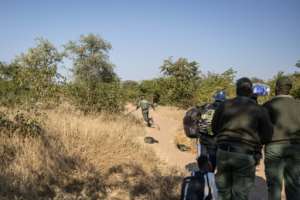 Border officials pursued people crossing the Limpopo River.  By EMMANUEL CROSET (AFP)