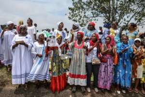 Cameroonians turned out to welcome Pope Leos arrival.  By Daniel Beloumou Olomo (AFP)