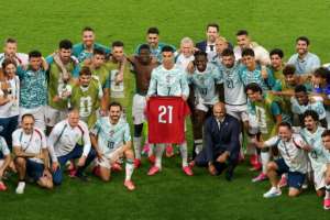 Cristiano Ronaldo and teammates celebrate with a shirt in commemoration of late teammate Diogo Jota after their win over Portugal.  By Mattia Ozbot (GETTY IMAGES NORTH AMERICA/AFP)