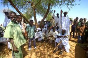 Crowds greet Sudans Prime Minister Abdalla Hamdok at a camp for internally displaced people in war-torn Darfur, one of three Sudan regions concerned by peace talks between Khartoum and rebel groups.  By ASHRAF SHAZLY (AFP)