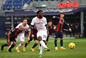 Franck Kessie (C) converts a penalty for AC Milan in a victory over Bologna.  By Alberto PIZZOLI (AFP)