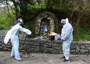 Italy recorded almost 1,000 deaths from the virus on Friday, the worst one-day toll anywhere around the world since the pandemic began.  By Piero CRUCIATTI (AFP)
