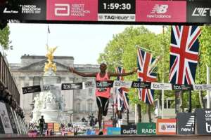 Kenyas Sabastian Sawe wins the London Marathon in a new world record time.  By JUSTIN TALLIS (AFP)