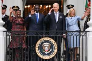 (L-R) First Lady Rachel Ruto of Kenya, Kenyan President William Ruto, US President Joe Biden and First Lady Jill Biden wave to the crowd during an official arrival ceremony on the South Lawn of the White House in Washington, DC, on May 23, 2024.  By Roberto SCHMIDT (AFP)