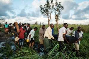 Mourners carry the coffin of Tomas Joaquim Chimukme outside Beira, Mozambique. By Yasuyoshi CHIBA (AFP)