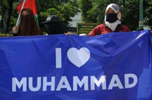 Muslims in Indonesia protest against French President Emmanuel Macron for his comments over the Prophet Mohammed caricatures.  By Agung Supriyanto (AFP)