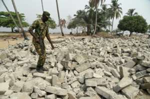 Naval forces gave the residents of Tarkwa Bay a morning to pack up their lives and move out.  By PIUS UTOMI EKPEI (AFP)