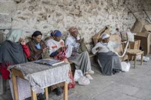 Patients at the hospital weave cotton.  By Amanuel Sileshi (AFP)