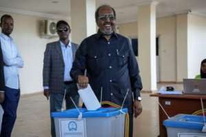 President Hassan Sheikh Mohamud (R) urged Somalis to take the path of democracy.  By Hassan Ali ELMI (AFP)